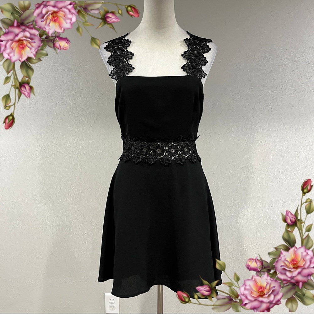 Lulu's floral lace mini Black size medium